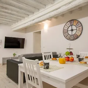 Casa Alice - Elegant In The Centre Of The Appartamento